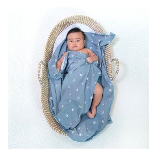 aden + anais Comfort knit Newborn swaddle blanket in blue Moon